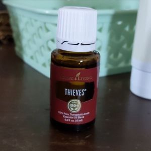 Thieves essential oil blend
